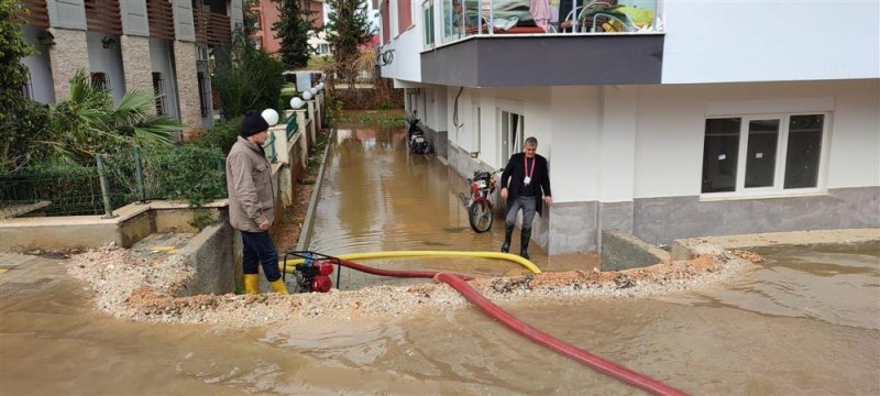 Alanya belediyesi aşırı yağışlarda seferber oldu