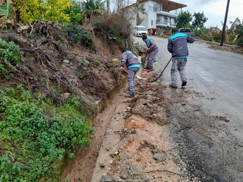 Alanya belediyesi aşırı yağışlarda seferber oldu