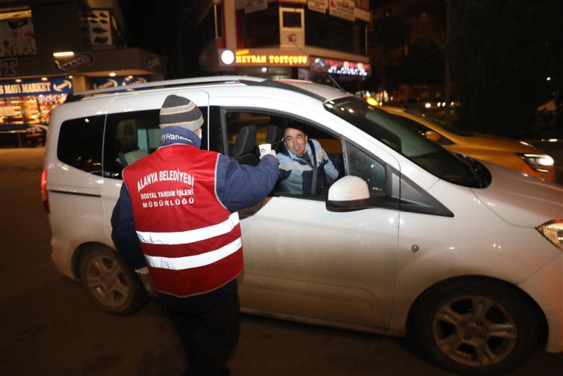 Alanya belediyesi’nden vatandaşlara çorba ikramı