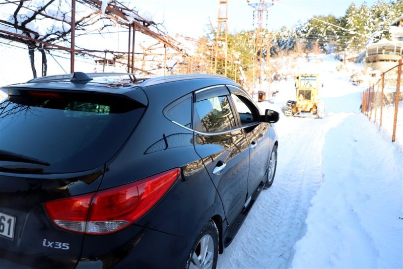 Alanya belediyesi’nden yaylalarda kar mesaisi kardan mahsur kalanlar kurtarılırken kapanan yollar açıldı
