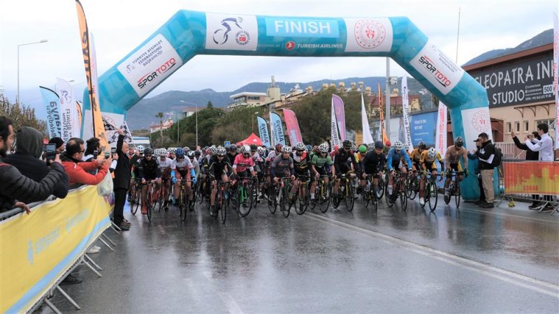 Türkiye şampiyonası 1. etap hasan terzi bisiklet puanlı yol yarışı başladı