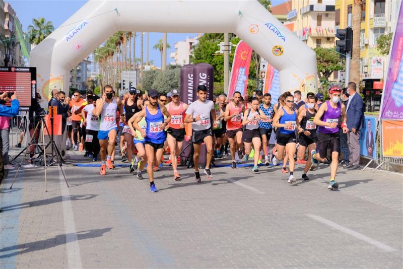 22. alanya atatürk halk koşusu ve yarı maratonu gerçekleştirilecek