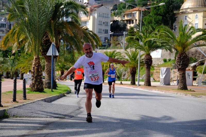 22. alanya atatürk halk koşusu ve yarı maratonu gerçekleştirilecek