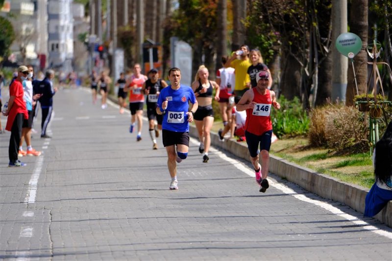 22. alanya atatürk halk koşusu ve yarı maratonu gerçekleştirilecek