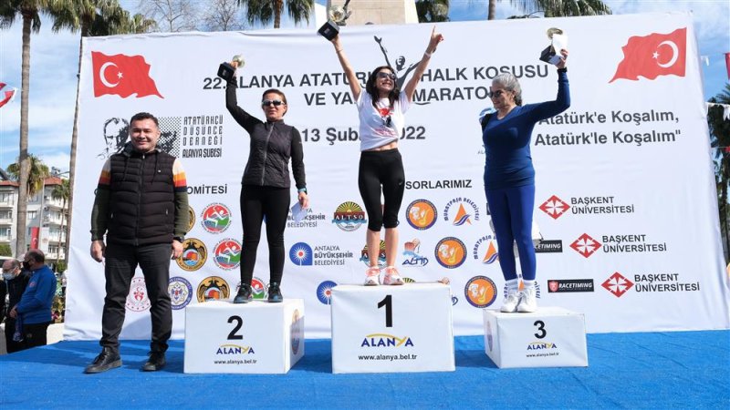 22. alanya atatürk halk koşusu ve yarı maratonu yapıldı