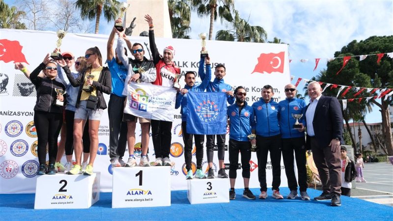 22. alanya atatürk halk koşusu ve yarı maratonu yapıldı