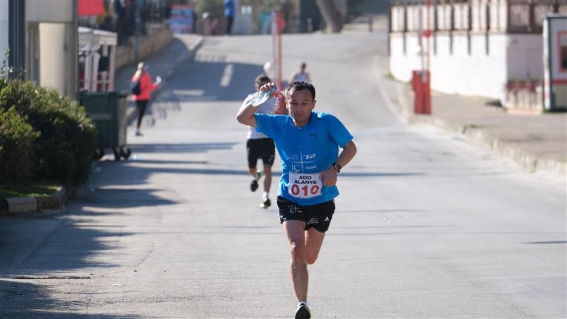 22. alanya atatürk halk koşusu ve yarı maratonu yapıldı