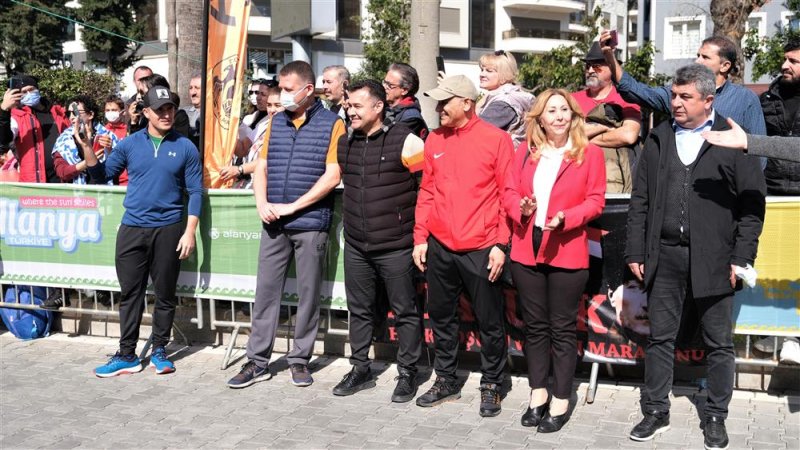 22. alanya atatürk halk koşusu ve yarı maratonu yapıldı