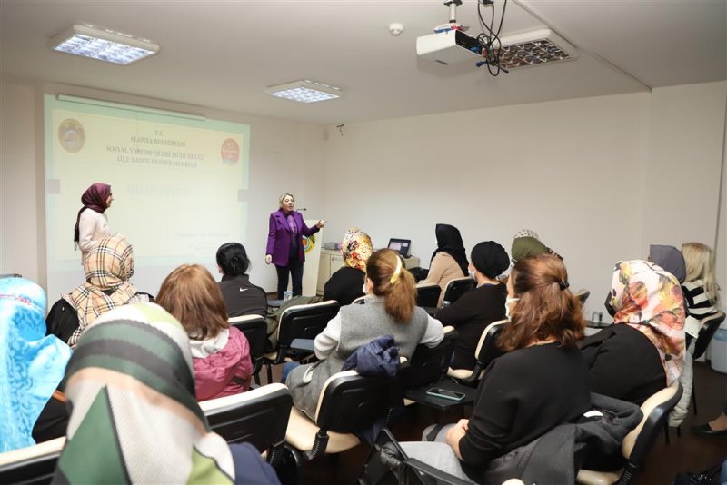 Aile sohbetleri ve sağlıklı beslenme seminerleri devam ediyor