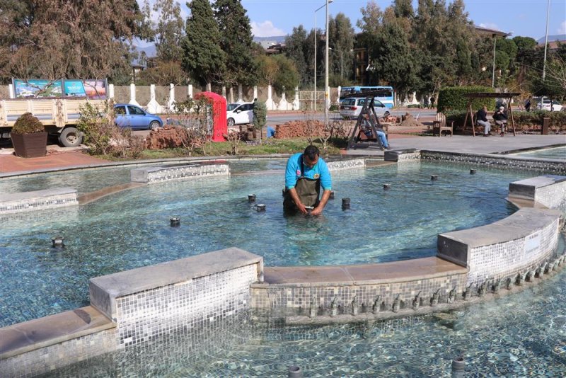 Alanya’nın süs havuzları yaz dönemine hazırlanıyor