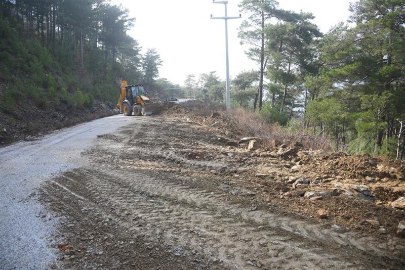 Gümüşkavak yolu’nda oluşan heyelanın izleri silindi