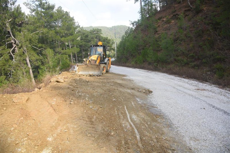 Gümüşkavak yolu’nda oluşan heyelanın izleri silindi