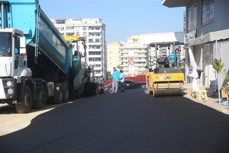 Mahmutlar sarıhasanlı sokak sıcak asfaltla kaplanıyor