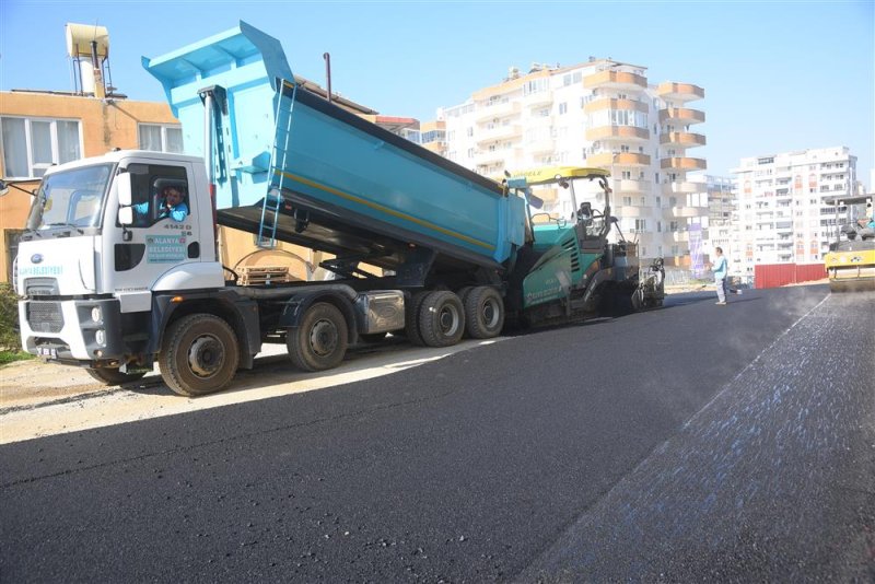 Mahmutlar sarıhasanlı sokak sıcak asfaltla kaplanıyor