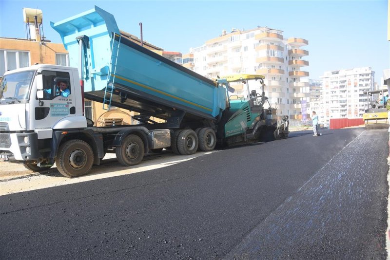 Mahmutlar sarıhasanlı sokak sıcak asfaltla kaplanıyor