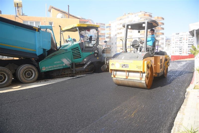 Mahmutlar sarıhasanlı sokak sıcak asfaltla kaplanıyor