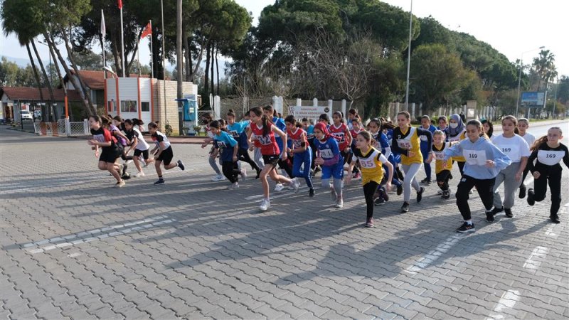 Okullar arası kros yarışı yapıldı