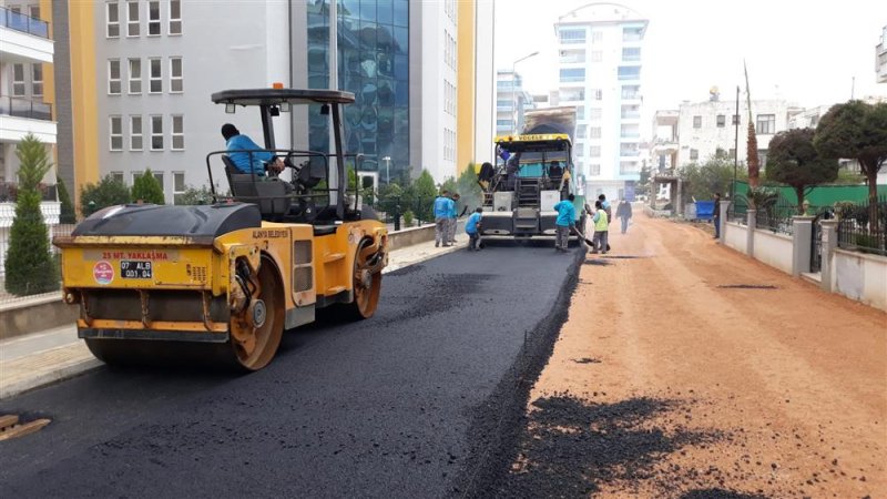 Sıcak asfalt çalışması mahmutlar mahallesi’nde devam ediyor