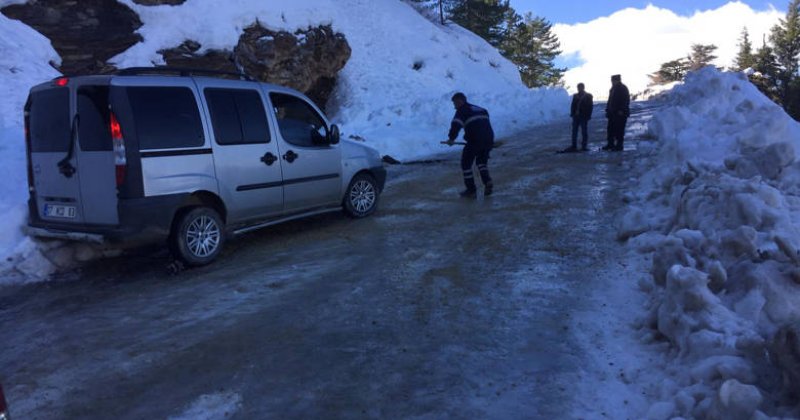 Taşatan Yolu’nda  Tuzlama Çalışması