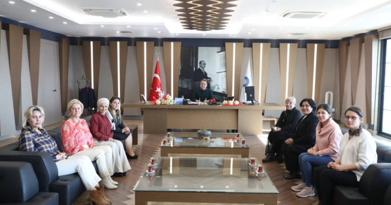 Toprak Ana Kooperatifi’nden  Başkan Böcek’e Nergis Hediyesi