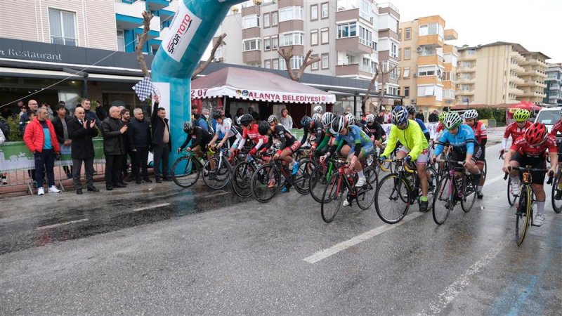 Türkiye şampiyonası 1. etap hasan terzi bisiklet puanlı yol yarışı  sona erdi