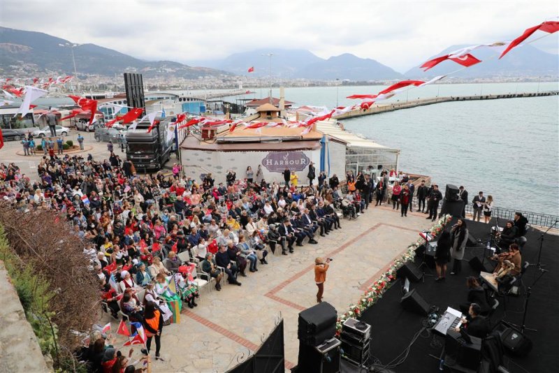 Alanya belediyesi 8 mart’ta 80 ülkeden kadınları bir araya getirdi