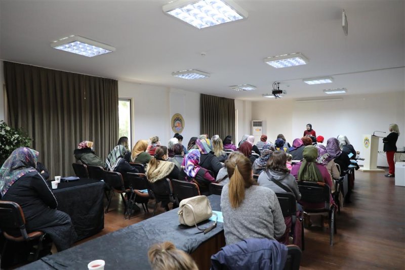 Alanya belediyesi alanyalı kadınları seminerde buluşturdu