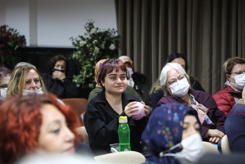 Alanya belediyesi alanyalı kadınları seminerde buluşturdu