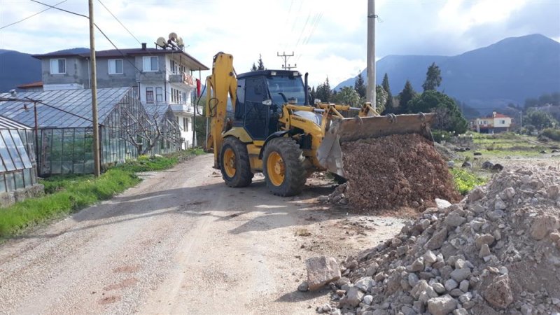 Alanya belediyesi karakocalı acınar yolu’nda genişletme çalışması başlattı