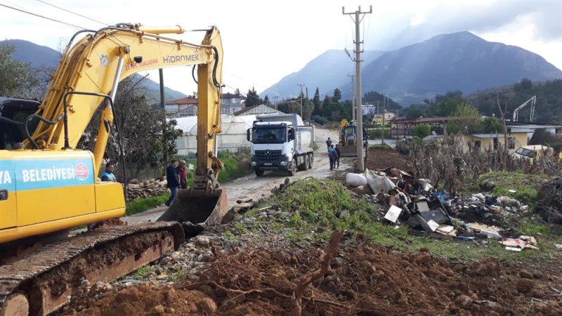 Alanya belediyesi karakocalı acınar yolu’nda genişletme çalışması başlattı