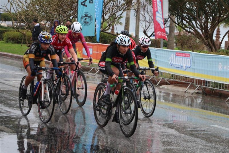 Alanya’da pedallar dünya kadınlar günü için döndü