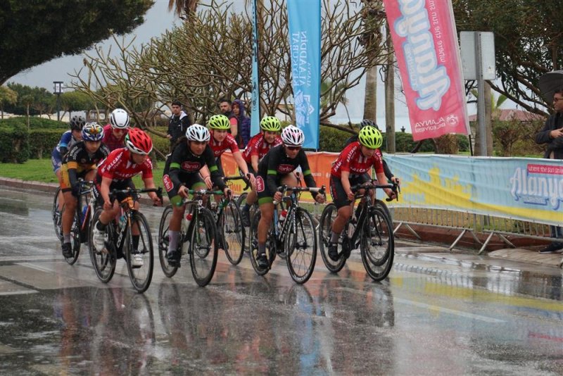 Alanya’da pedallar dünya kadınlar günü için döndü