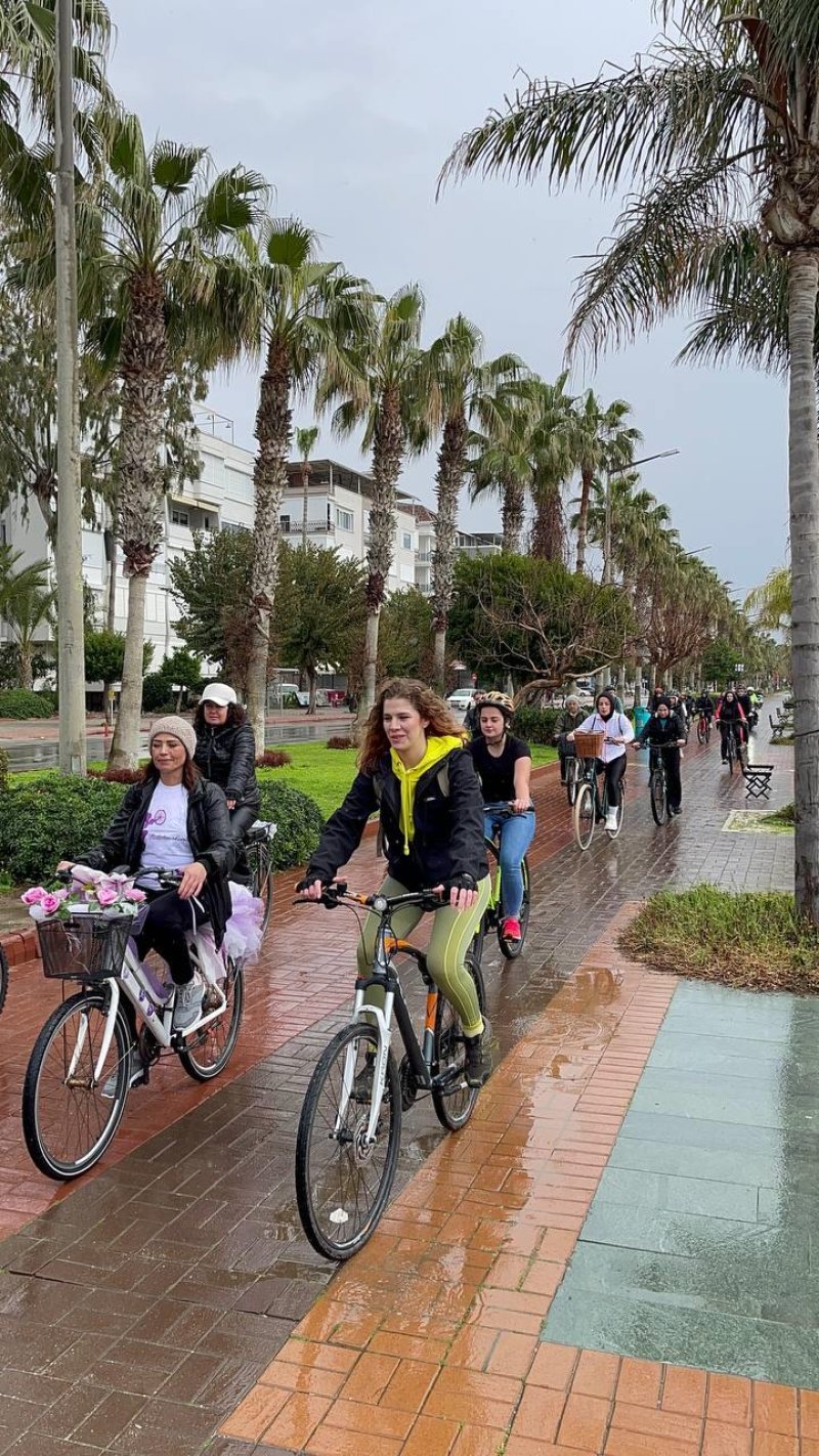 Alanya’da pedallar dünya kadınlar günü için döndü