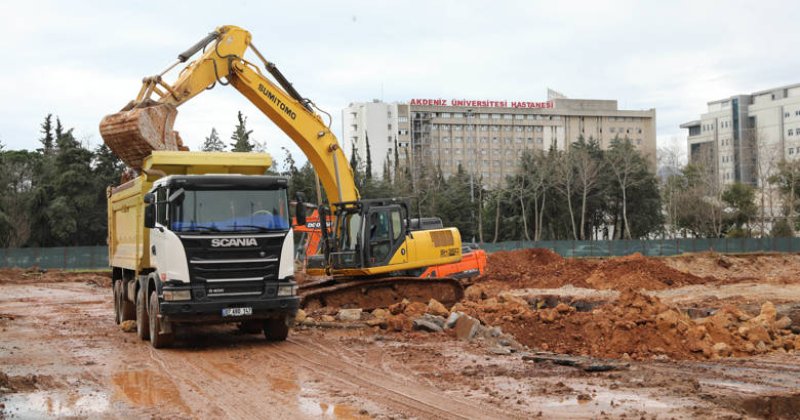 Büyükşehir Tıp Fakültesi Otoparkının Temelini Atıyor