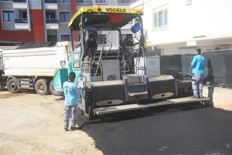 Mahmutlar 50.yıl okulu çevresine sıcak asfalt