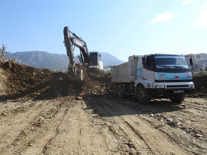 Mahmutlar’da imar yolu çalışmaları hızlandı