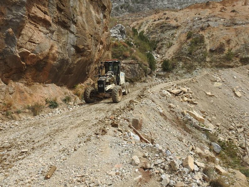 Alanya belediyesi’nden yayla yollarına bakım onarım çalışması