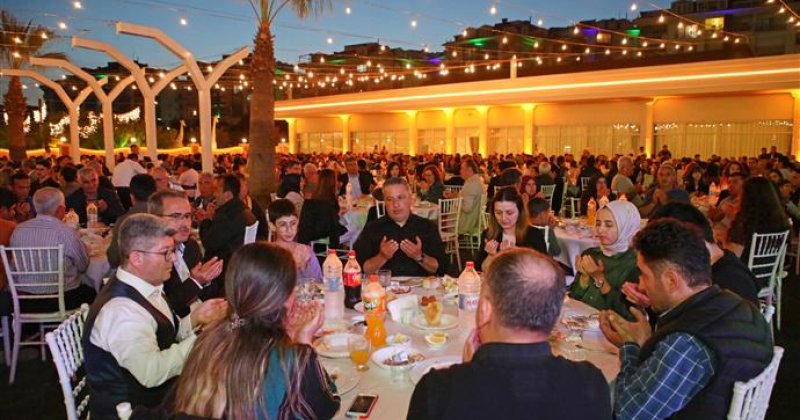 Başkan yücel belediye personeli ile iftarda bir araya geldi