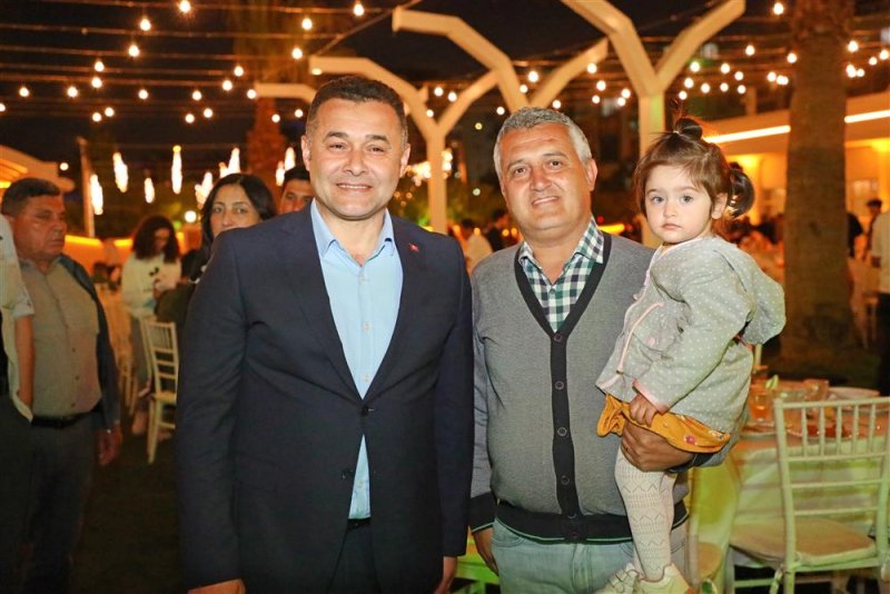 Başkan yücel belediye personeli ile iftarda bir araya geldi