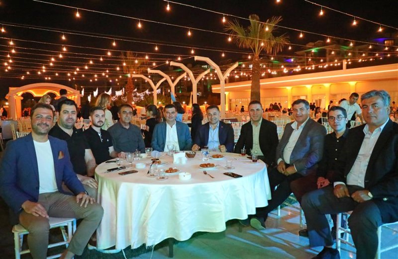 Başkan yücel belediye personeli ile iftarda bir araya geldi