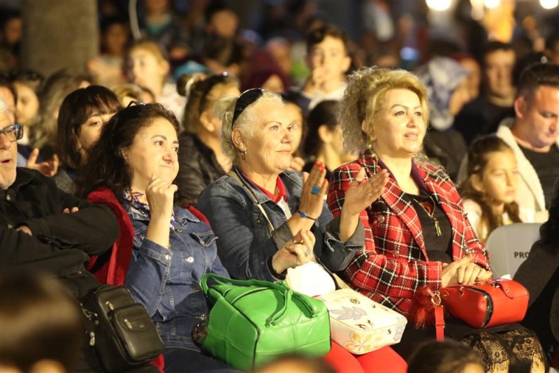 İftar sofrası ve ramazan şenlikleri mahmutlar halkı ile buluştu - başkan yücel’den mahmutlar’a müjdeler