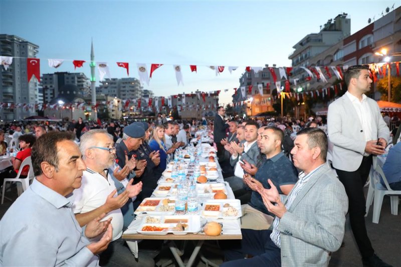 İftar sofrası ve ramazan şenlikleri mahmutlar halkı ile buluştu - başkan yücel’den mahmutlar’a müjdeler