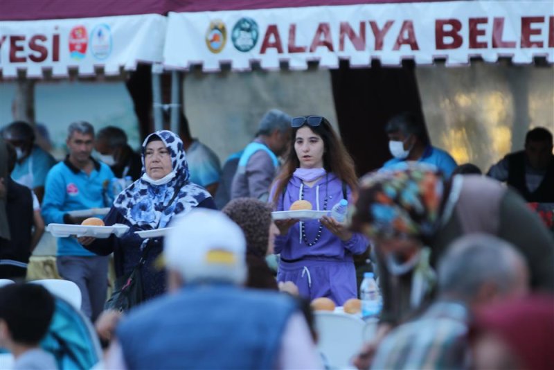 İftar sofrası ve ramazan şenlikleri mahmutlar halkı ile buluştu - başkan yücel’den mahmutlar’a müjdeler