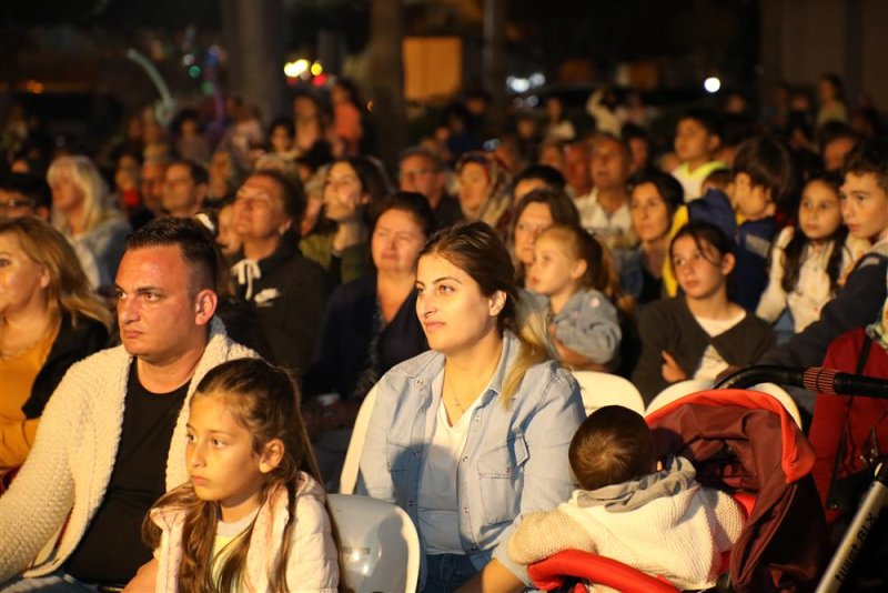 İftar sofrası ve ramazan şenlikleri mahmutlar halkı ile buluştu - başkan yücel’den mahmutlar’a müjdeler