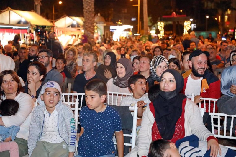 Ramazan meydanı son gününde şehrin sultanlarını ağırladı