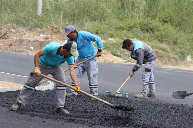 Türkler mahallesi’nde deliktaş- akdam yolu sıcak asfaltla buluştu