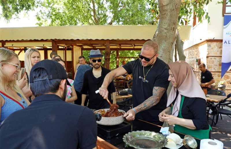 10 ülkeden gelen fenomenler alanya’yı tanıtıyor