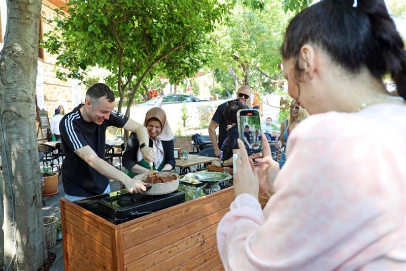 10 ülkeden gelen fenomenler alanya’yı tanıtıyor