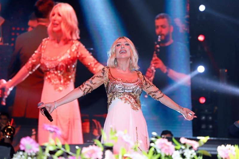 20. alanya uluslararası turizm ve sanat festivali’nin ilk gününde seda sayan’dan muhteşem konser