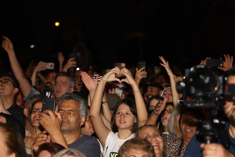 20. alanya uluslararası turizm ve sanat festivali’nin ilk gününde seda sayan’dan muhteşem konser